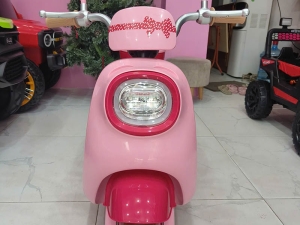 Vespa Hồng Baby